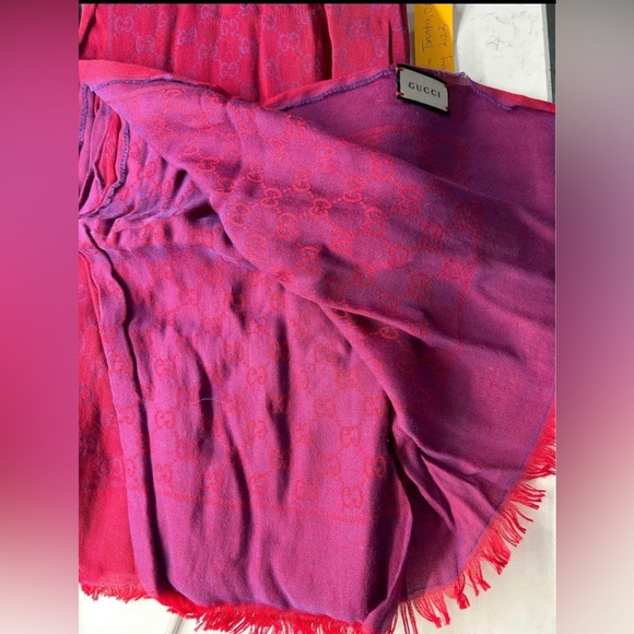 Purple/pink Gucci scarf - Picture 3 of 3